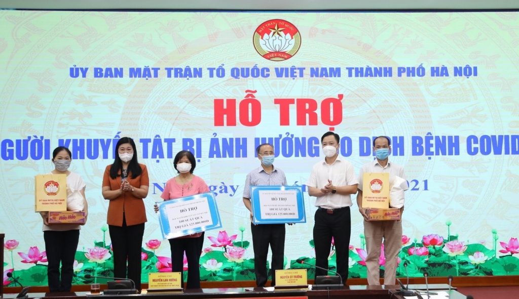Hà Nội Trao 200 suất quà hỗ trợ người khuyết tật có hoàn cảnh khó khăn